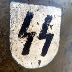 A close up of the number 4 7 on a street sign.