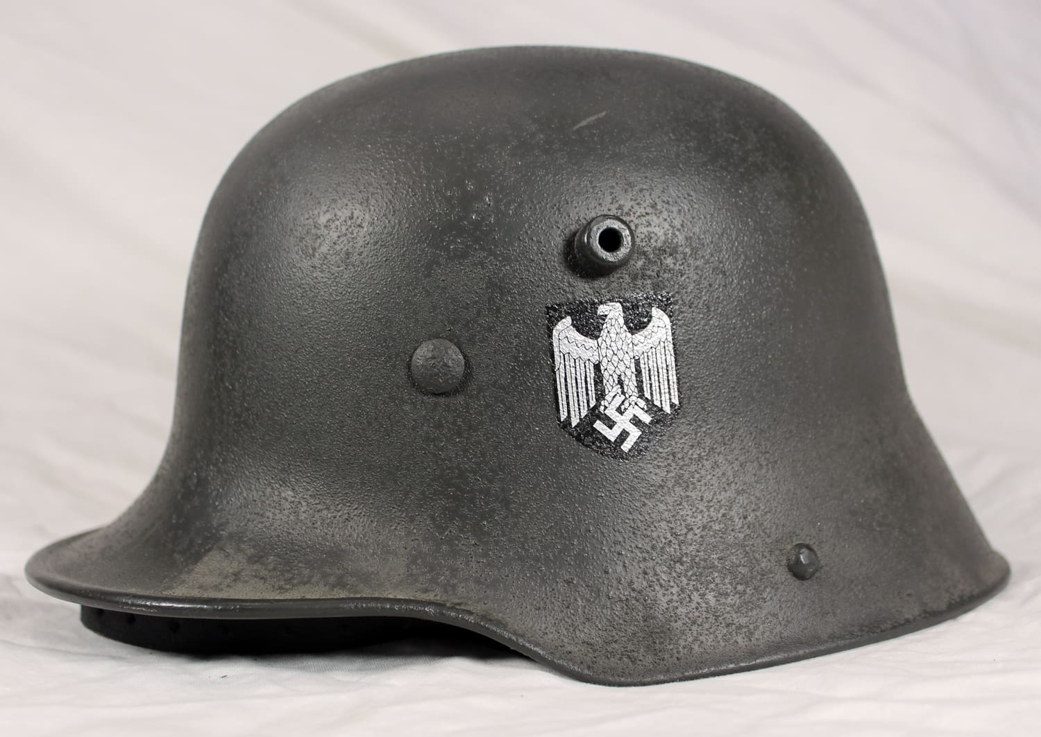 A black background with a white circle in the middle.