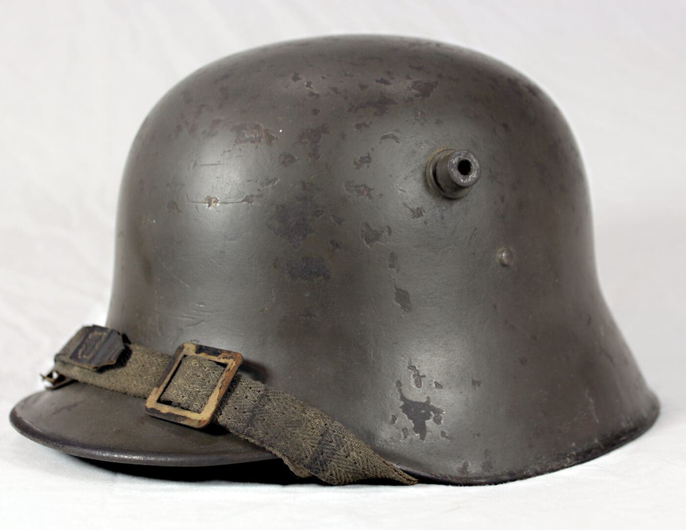 A black background with a white circle in the middle.