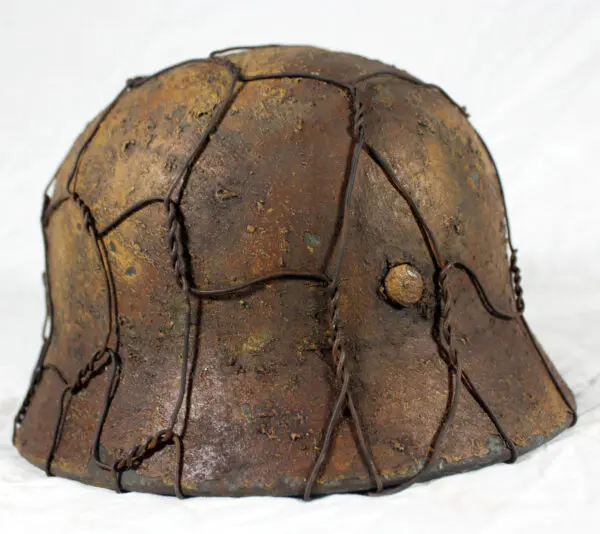 German M40 helmet size 66 Italian front camo w/chickenwire - Image 3